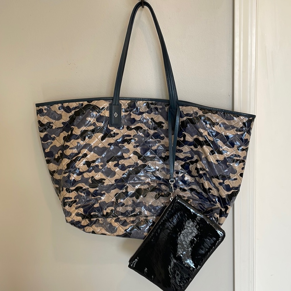 Vera Bradley glossy fenwick blue/gray/black camo tote